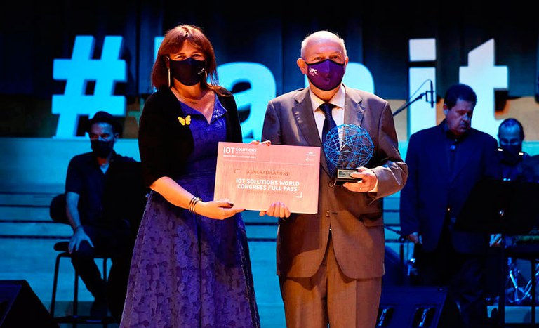 El rector recull el Premi d’Honor de la 26a Nit de les Telecomunicacions i la Informàtica