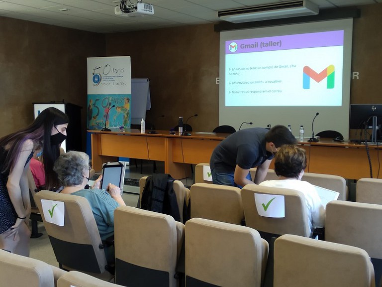 Conviure amb la tecnologia, per a gent gran, a la Mobile Week Manresa