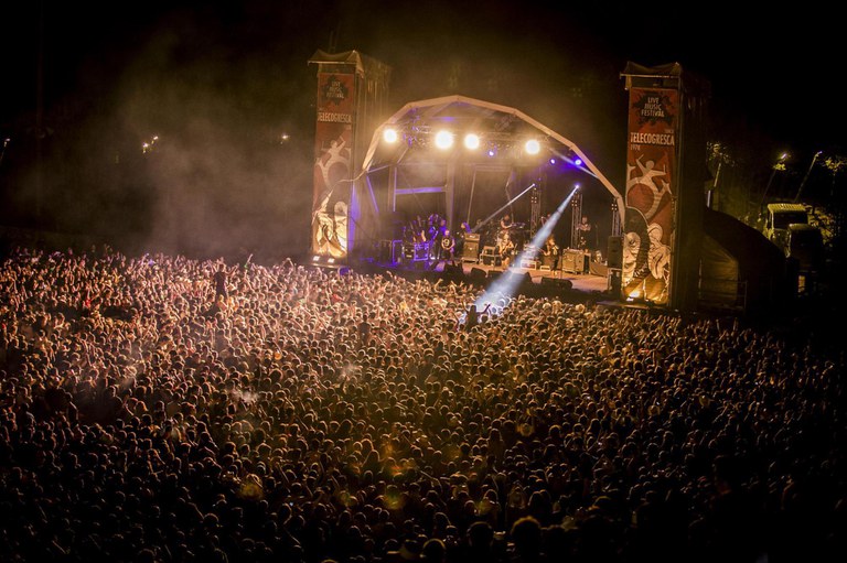 L'escenari durant la Telecogresca 2014 al Parc del Fòrum