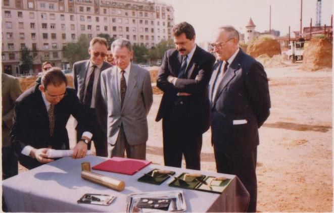 1a pedra Poliesportiu UPC del Campus Nord: “Un petit pas per a l'esport, un gran pas per a la UPC” (1993)