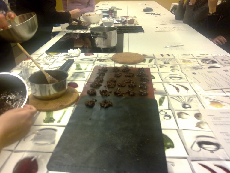 Curs de cuina de xocolata: a ningú no li amarga un dolç (Cuina del Servei d’Esports, 2007)